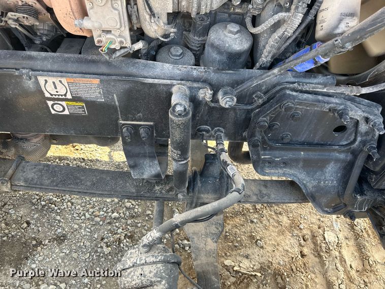 image for item DS6327 2015 Peterbilt 389  semi truck