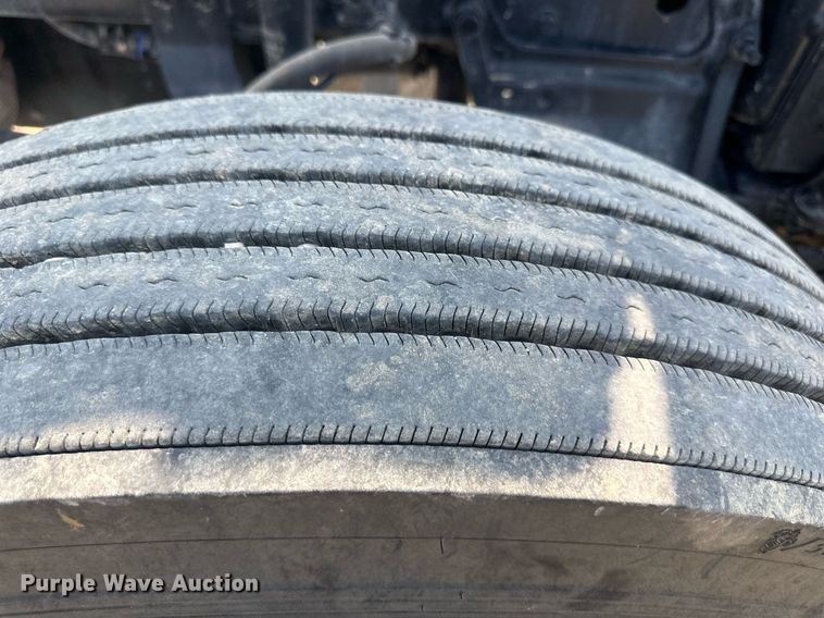 image for item DS6327 2015 Peterbilt 389  semi truck