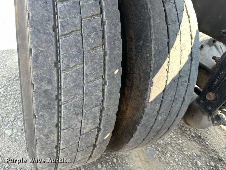 image for item DS6327 2015 Peterbilt 389  semi truck