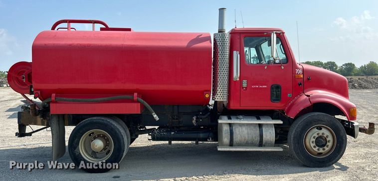 image for item DS6330 2001 International 8100  water truck