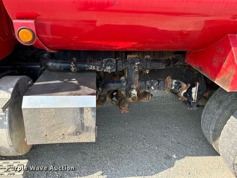 image for item DS6330 2001 International 8100  water truck