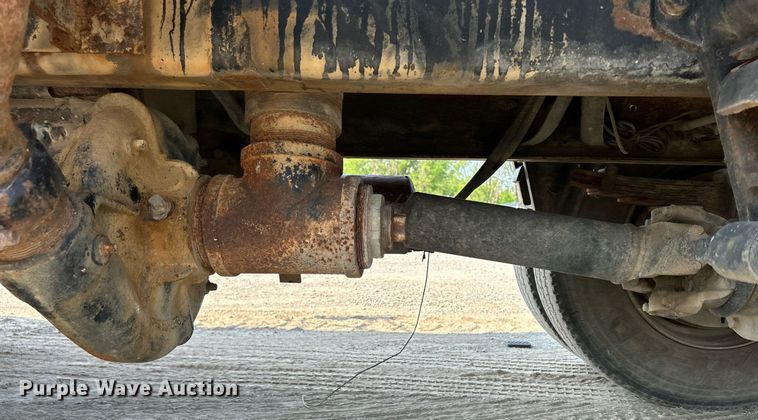 image for item DS6330 2001 International 8100  water truck