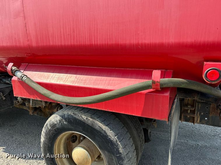 image for item DS6330 2001 International 8100  water truck