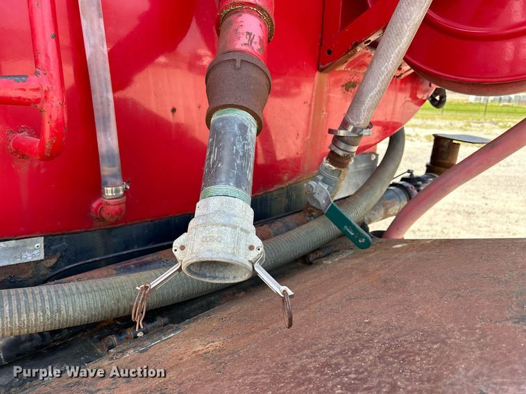 image for item DS6330 2001 International 8100  water truck