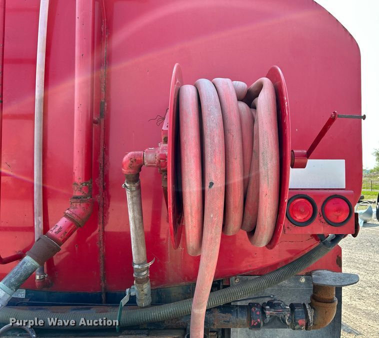 image for item DS6330 2001 International 8100  water truck