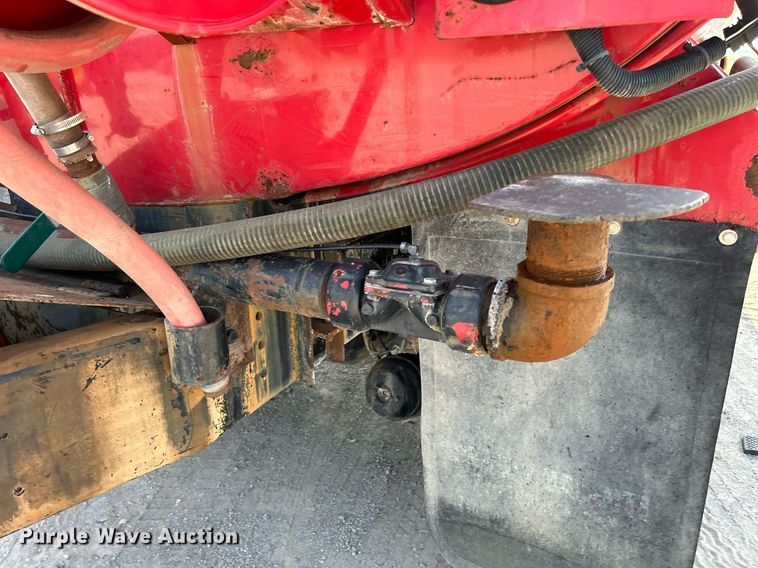 image for item DS6330 2001 International 8100  water truck