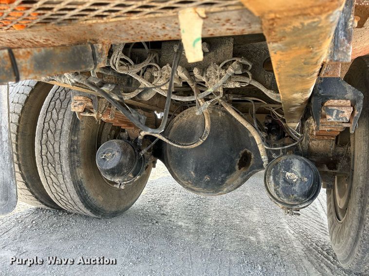 image for item DS6330 2001 International 8100  water truck