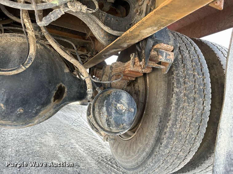 image for item DS6330 2001 International 8100  water truck