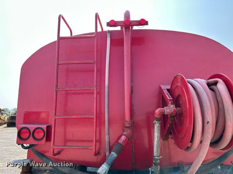 image for item DS6330 2001 International 8100  water truck
