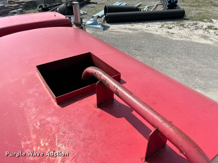 image for item DS6330 2001 International 8100  water truck