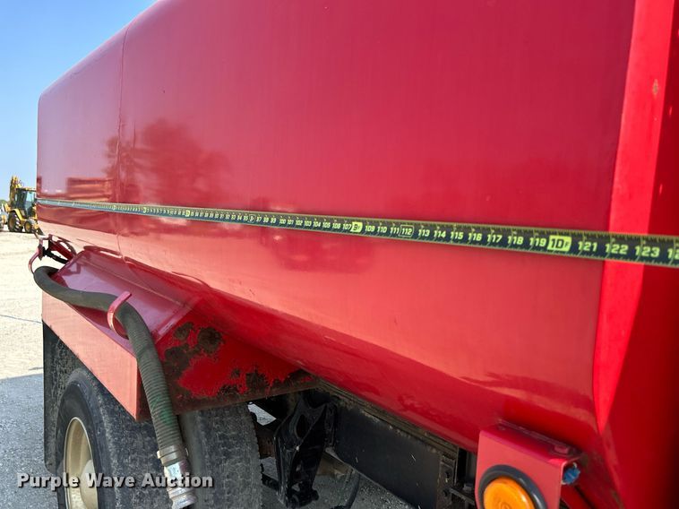 image for item DS6330 2001 International 8100  water truck