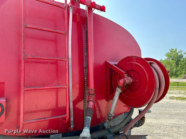 image for item DS6330 2001 International 8100  water truck