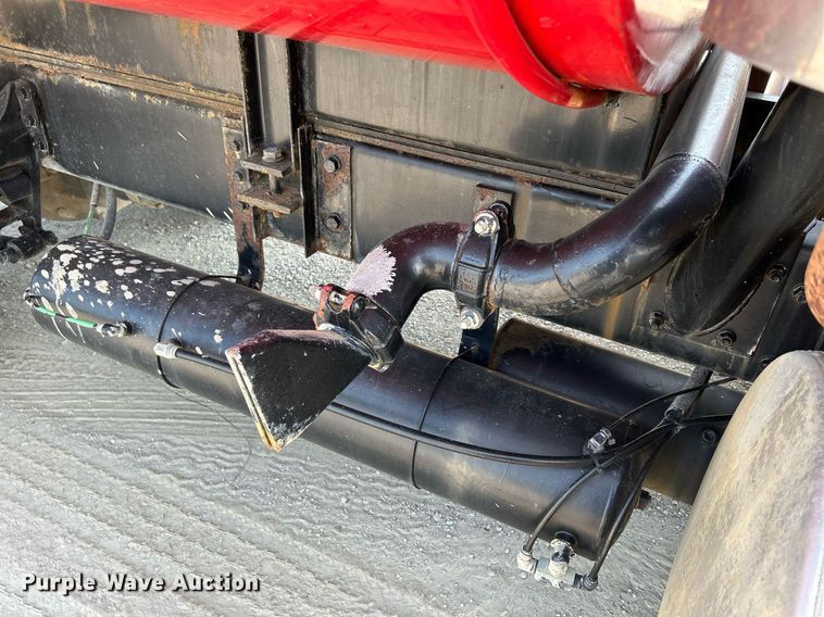 image for item DS6330 2001 International 8100  water truck