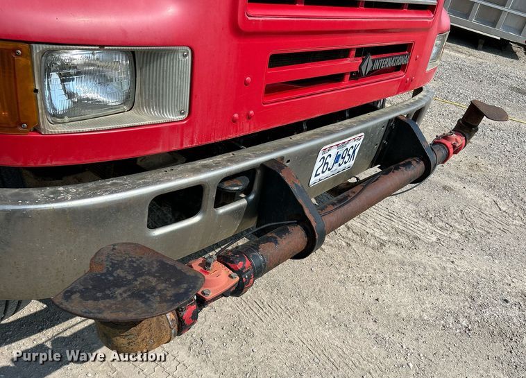 image for item DS6330 2001 International 8100  water truck