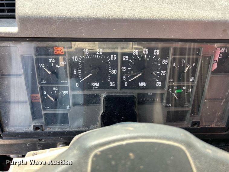 image for item DS6330 2001 International 8100  water truck