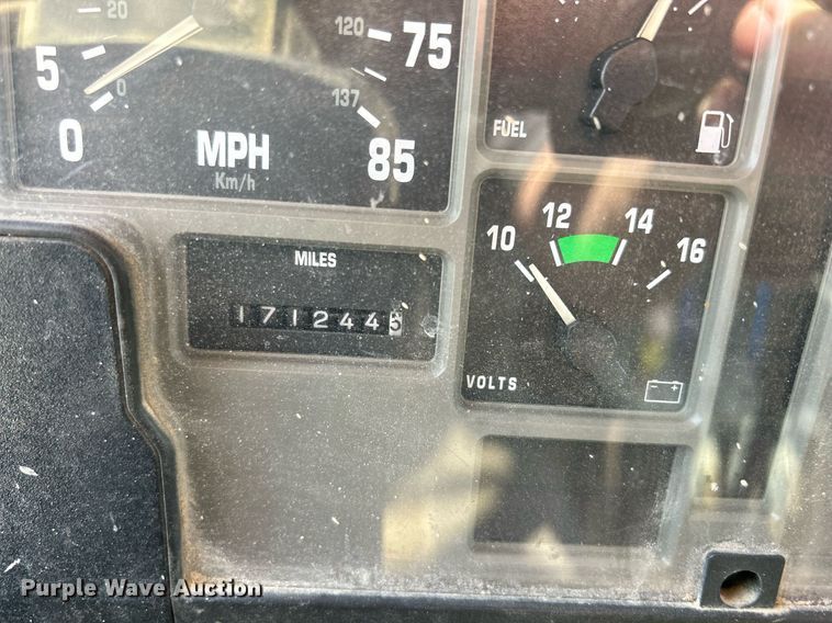 image for item DS6330 2001 International 8100  water truck