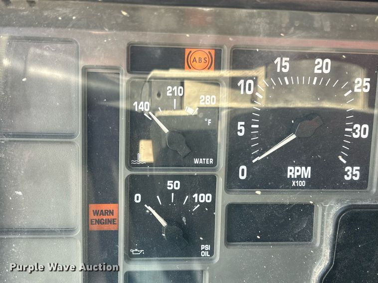 image for item DS6330 2001 International 8100  water truck