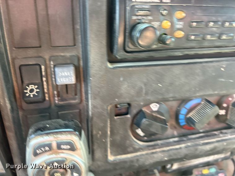 image for item DS6330 2001 International 8100  water truck