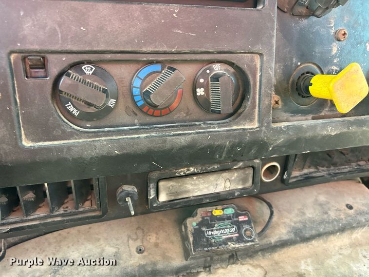 image for item DS6330 2001 International 8100  water truck