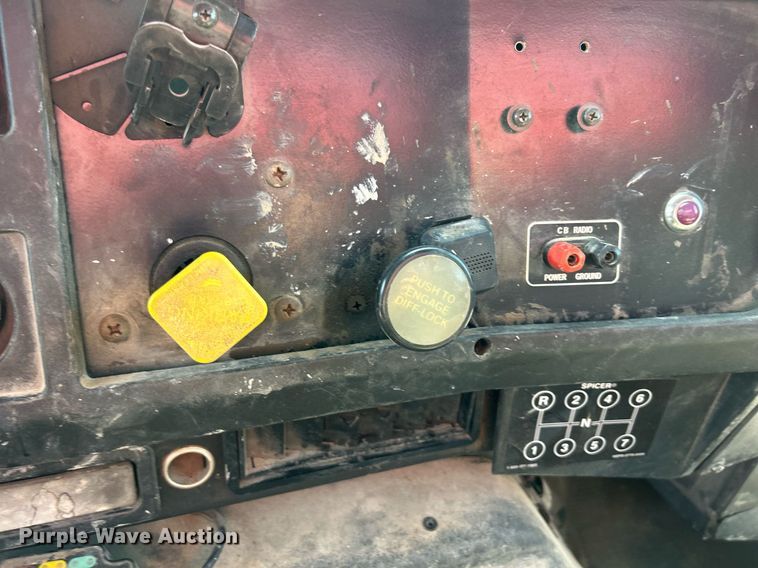 image for item DS6330 2001 International 8100  water truck