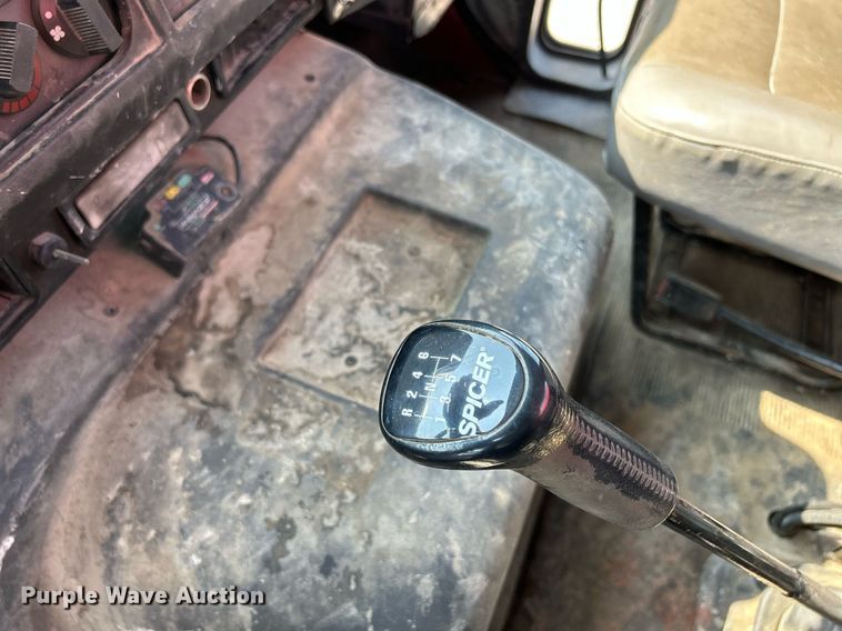 image for item DS6330 2001 International 8100  water truck