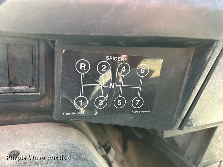 image for item DS6330 2001 International 8100  water truck