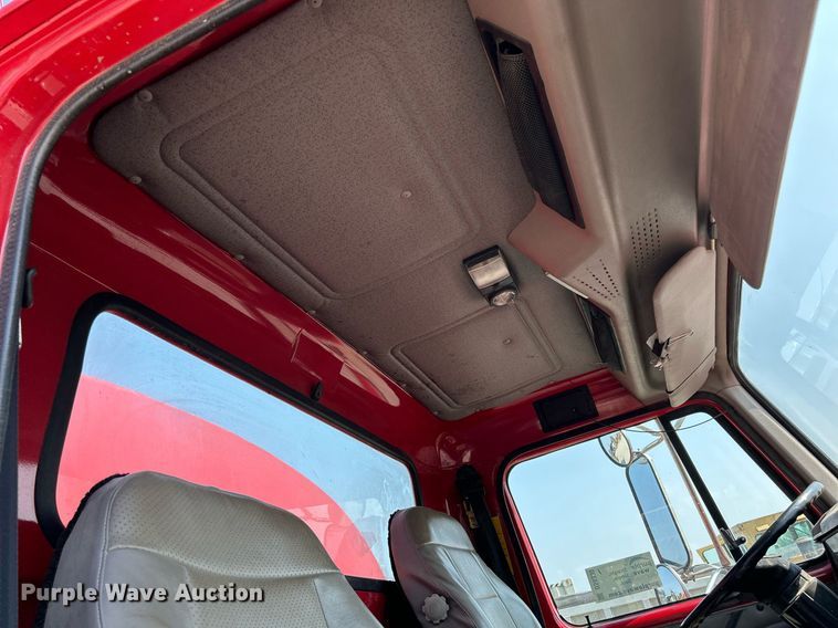 image for item DS6330 2001 International 8100  water truck