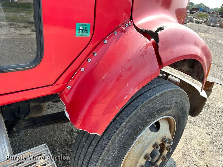 image for item DS6330 2001 International 8100  water truck