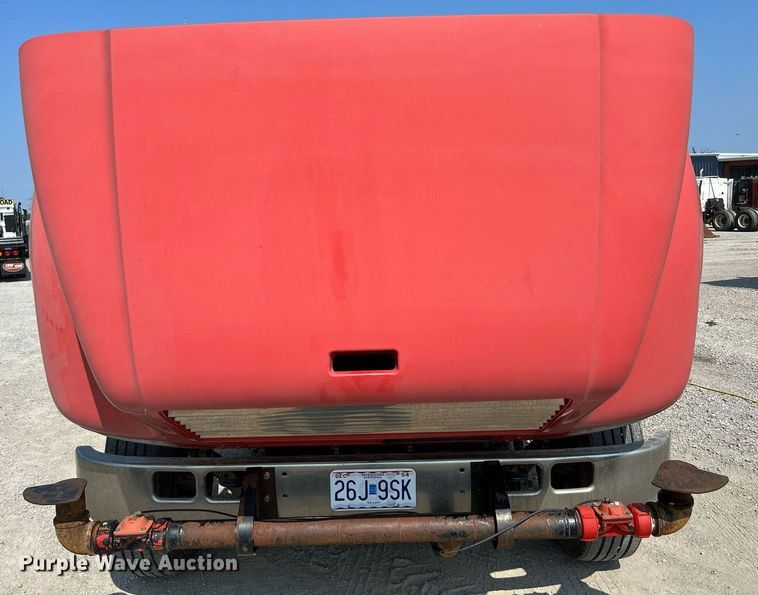 image for item DS6330 2001 International 8100  water truck