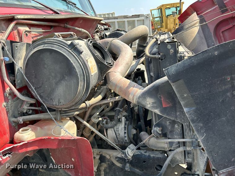 image for item DS6330 2001 International 8100  water truck