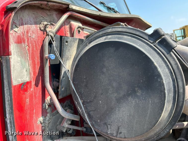 image for item DS6330 2001 International 8100  water truck