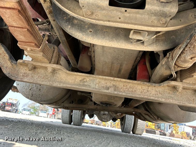 image for item DS6330 2001 International 8100  water truck