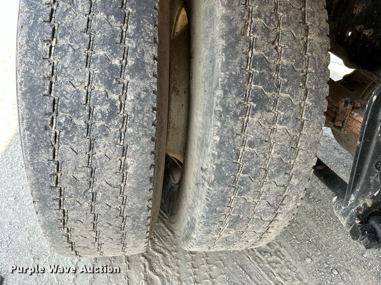 image for item DS6330 2001 International 8100  water truck