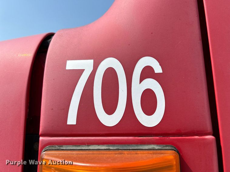 image for item DS6330 2001 International 8100  water truck