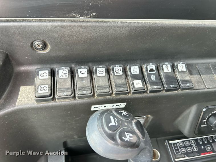 image for item DS6331 2020 Takeuchi TB290  mini excavator