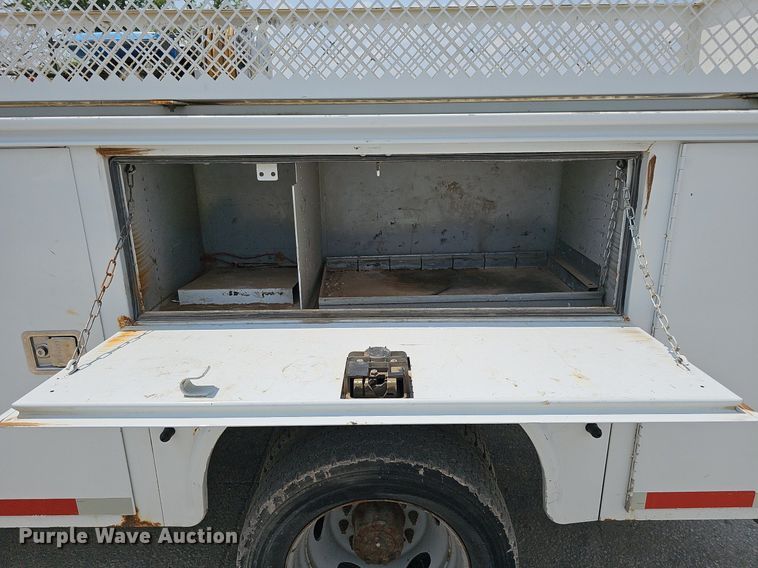 image for item DS6335 2008 Ford F550 Super Duty XL  utility / service truck