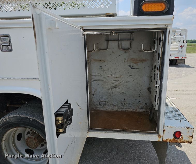 image for item DS6335 2008 Ford F550 Super Duty XL  utility / service truck