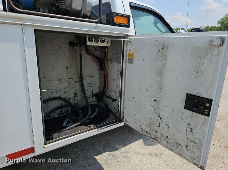 image for item DS6335 2008 Ford F550 Super Duty XL  utility / service truck