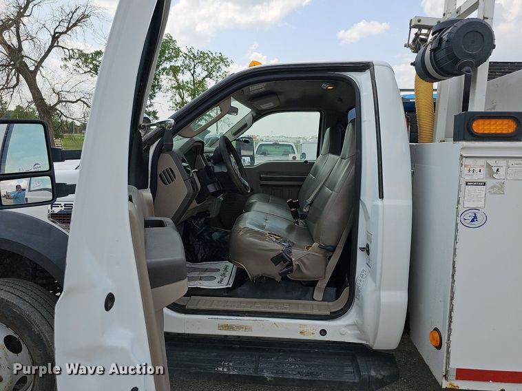 image for item DS6335 2008 Ford F550 Super Duty XL  utility / service truck