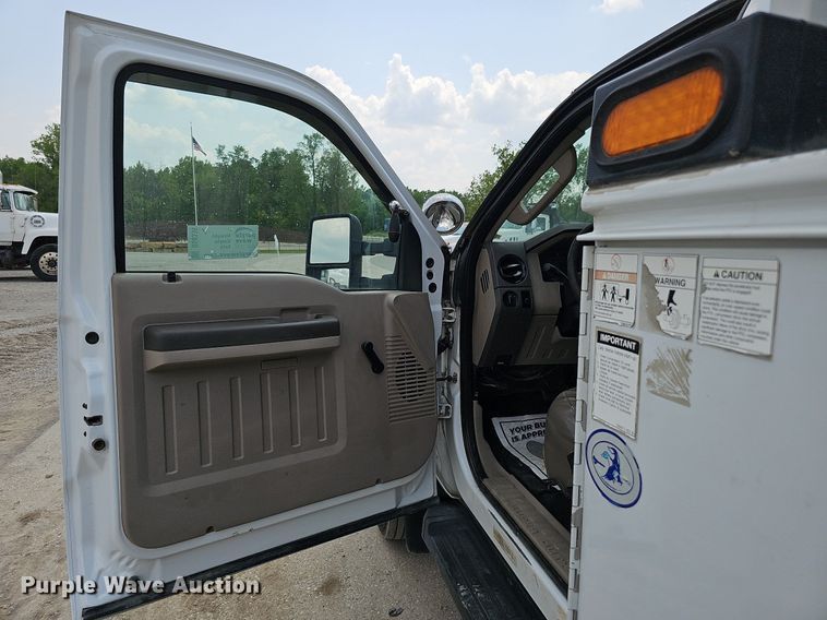 image for item DS6335 2008 Ford F550 Super Duty XL  utility / service truck