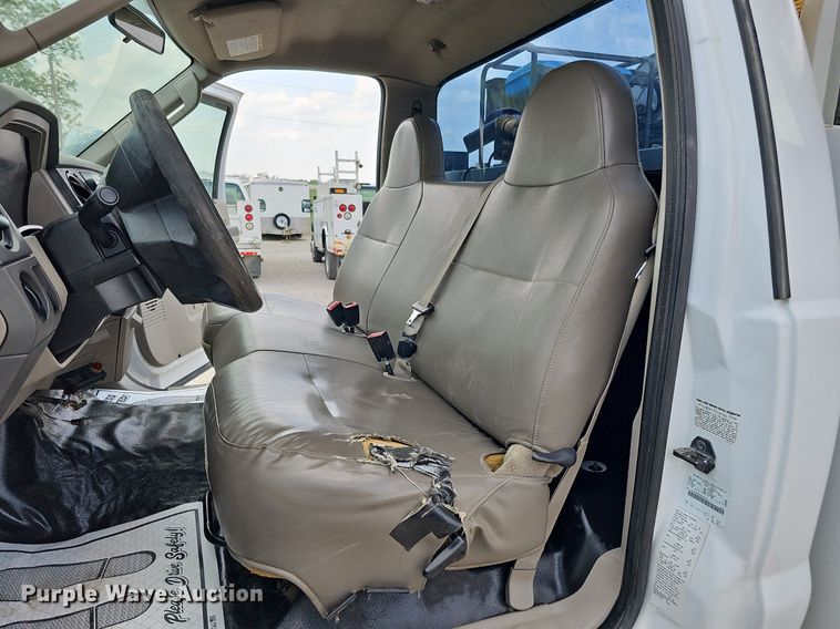 image for item DS6335 2008 Ford F550 Super Duty XL  utility / service truck