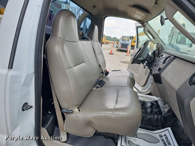 image for item DS6335 2008 Ford F550 Super Duty XL  utility / service truck