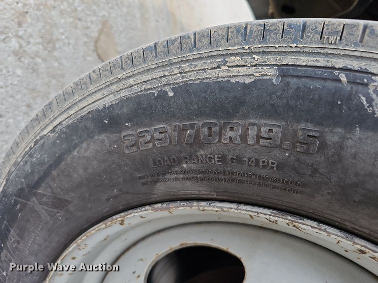 image for item DS6335 2008 Ford F550 Super Duty XL  utility / service truck