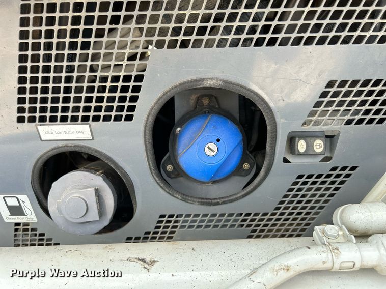 image for item DS6340 2018 Takeuchi TL12R2  tracked skid steer loader