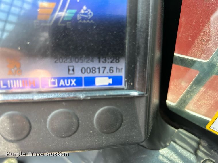 image for item DS6340 2018 Takeuchi TL12R2  tracked skid steer loader