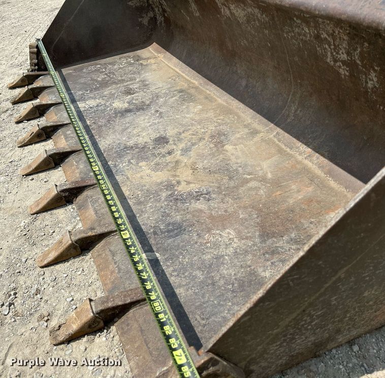 image for item DS6340 2018 Takeuchi TL12R2  tracked skid steer loader