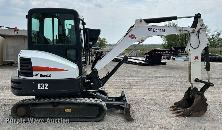 image for item DS6341 2015 Bobcat E32  mini excavator