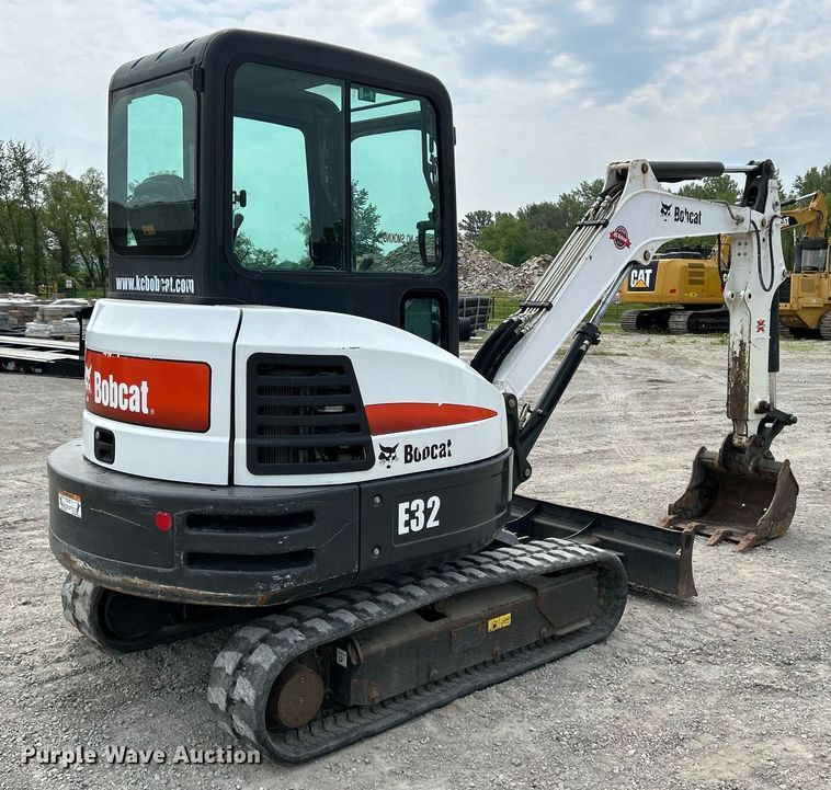 image for item DS6341 2015 Bobcat E32  mini excavator