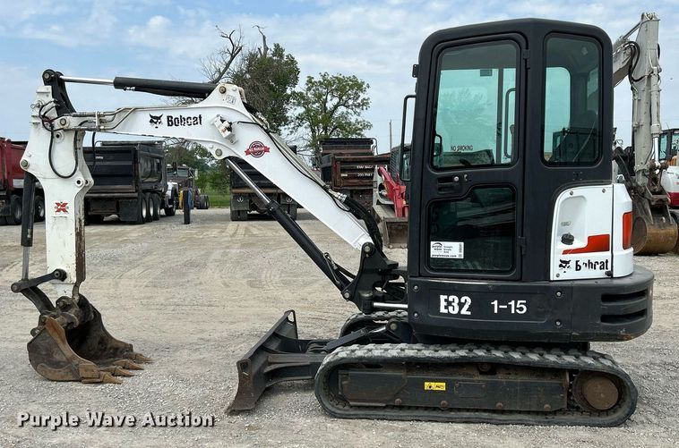 image for item DS6341 2015 Bobcat E32  mini excavator
