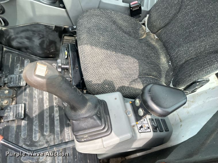 image for item DS6341 2015 Bobcat E32  mini excavator